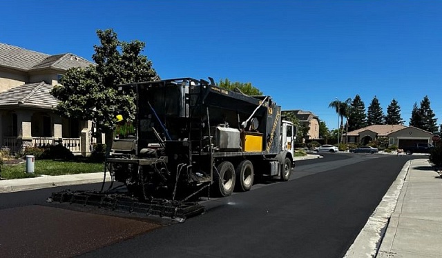 Дорожная машина для нанесения покрытий по технологиям Slurry Seal  и Micro Surfacing (микросюрфейсинг) VSS Macropaver® 12-EX
